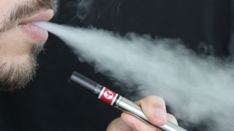 Sigaretta elettronica, la Lega Anti Fumo: “Ha effetti positivi”