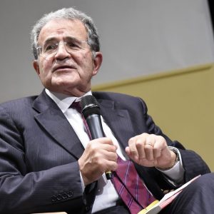 Prodi sostiene il centrosinistra, incorona Gentiloni e vota “Insieme”