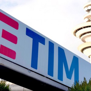 Borsa in recupero, Milano brinda con Tim
