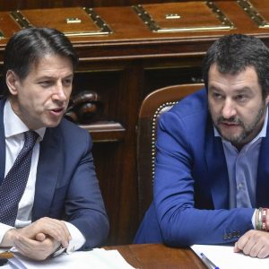 Governo, fiducia alla Camera. Salvini: “I ricchi paghino meno tasse”