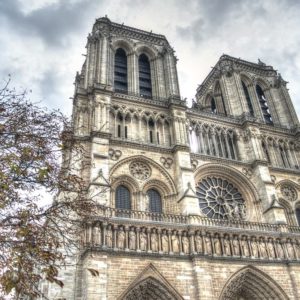 Notre-Dame in fiamme: la  storia della cattedrale simbolo dell’umanità