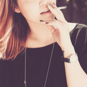 Sigarette, i rischi sulla salute delle donne