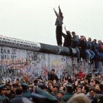 Accadde Oggi – 9 novembre 1989: 35 anni dopo la storica caduta del Muro di Berlino la Germania è di nuovo “divisa”