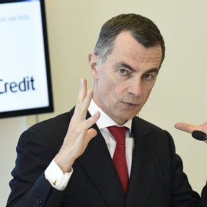 Borsa, Unicredit accende Milano. Banche col turbo
