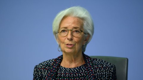 Lagarde a Sintra: “Riportare l’inflazione al 2%, nuovo rialzo dei tassi a luglio”