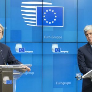 Eurogruppo, compromesso su Eurobond e Mes: piano da 500 miliardi