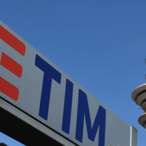Borsa 18 dicembre: il pressing Iliad su Vodafone Italia infiamma le tlc e Tim vola. Brilla anche Unicredit