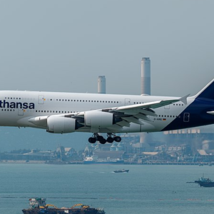 Lufthansa, effetto Covid: 30mila posti a rischio