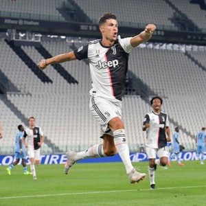La Juve batte l’Inter e resta in corsa Champions, alla Roma il derby