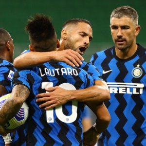 Inter e Atalanta volano, Lazio ko