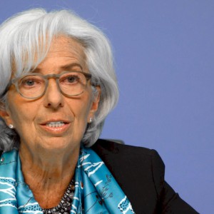Lagarde: l’inflazione calerà, alzare i tassi non serve