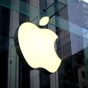Apple verso un accordo con OpenAi per inserire ChatGPT sul prossimo iPhone iOS18. Ma lascia  aperta la porta a Google