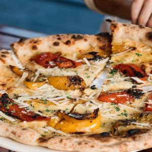 Pizza in concorso: i pizzaioli giudicano chi la fa meglio nel forno di casa