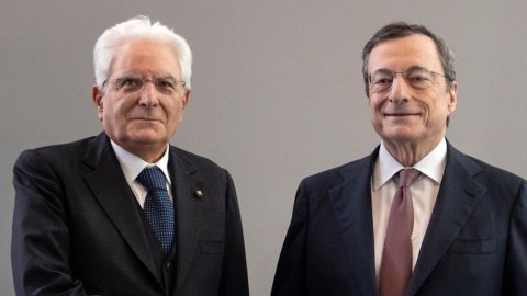 Giorno della Memoria, Draghi e Mattarella: “Combattere razzismo e tentativi di cancellare l’orrore dell’antisemitismo”
