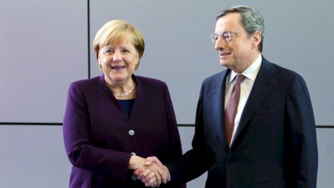Draghi a Berlino da Merkel: “Sui migranti dovremo aiutarci”