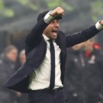 Il Napoli di Antonio Conte vola da solo al comando. Le romane risorgono e da domani torna la Champions