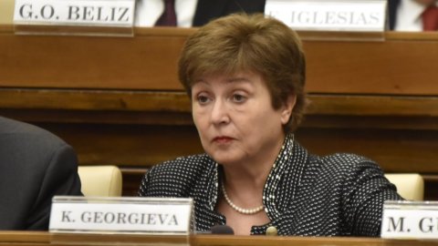 Fmi: parte la prima missione in Russia dal 2019, ma 9 Paesi Europei protestano. La lettera a Georgieva