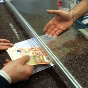 Banche, in Italia chiuso uno sportello su cinque in 5 anni: dipendenti ridotti del 6%