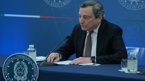 Draghi: “Scuola aperta e lotta ai No Vax le priorità del Governo”