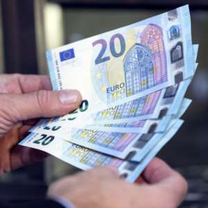 Bonus 200 euro e tassa sugli extra profitti delle imprese energetiche: novità dal decreto Aiuti