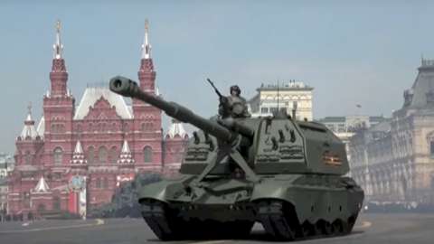Putin, la parata militare di Mosca è solo uno show ma quella vera e tragica è in Ucraina
