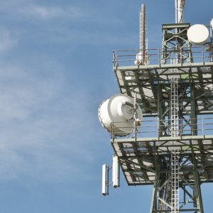 Telecomunicazioni: l’Agcom certifica la crisi del settore. Lasorella: “Pesa l’incertezza sulla rete Tim”
