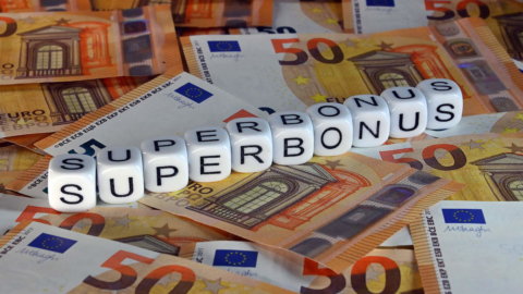 Superbonus, ecco i conti di Bankitalia: persi oltre 45 miliardi in tre anni. E benefici sul Pil inferiori ai costi