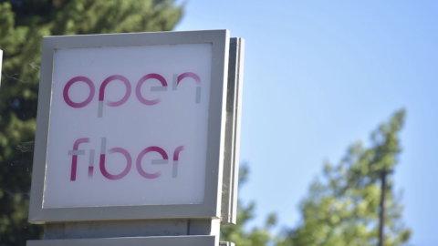 Open Fiber, accordo con le banche per 3,2 miliardi di finanziamento: la rete unica più vicina