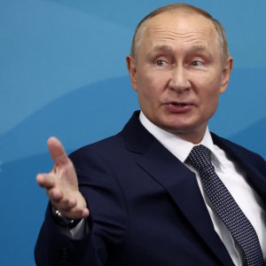 Attacco all’Occidente: Putin non sta vincendo in Ucraina ma le sue ingerenze in Europa minano le democrazie