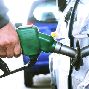 Auto a benzina e diesel: Italia e Germania contro lo stop del 2035 della Commissione europea