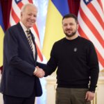 Ucraina, Zelensky annuncia un piano di pace per la fine del conflitto: “Lo presenterò a Biden, Harris e Trump