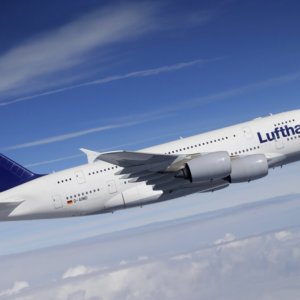 Lufthansa raddoppia l’utile netto e torna al dividendo. Su Ita: “Aspettiamo via libera Ue entro l’anno”