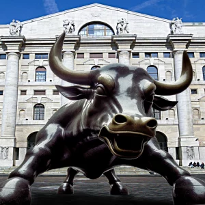 Borsa 3 luglio: l’Europa corre con Powell, Nasdaq e desistenza, crolla anche lo spread. A Milano Unipol riaccende il risiko bancario
