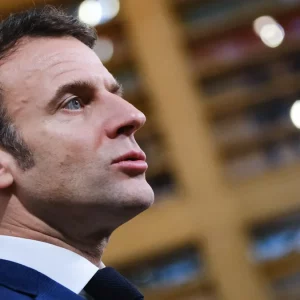 Macron apre a fusioni cross border tra banche e fa volare il comparto in Borsa