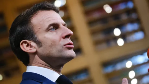 Macron apre a fusioni cross border tra banche e fa volare il comparto in Borsa