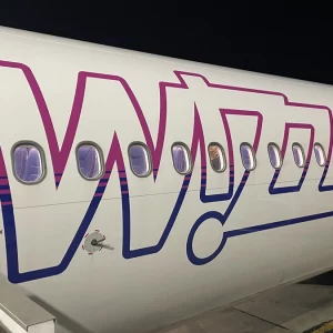 Crisi delle compagnie low cost: Ryanair rivede le tariffe, Wizz Air lancia l’abbonamento illimitato