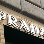 Prada ed EssilorLuxottica rinnovano l’accordo di licenza per altri 10 anni