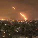 Israele pronta ad attaccare l’Iran e nella notte raid sulla moschea di Gaza e sui depositi di armi Hezbollah in Libano