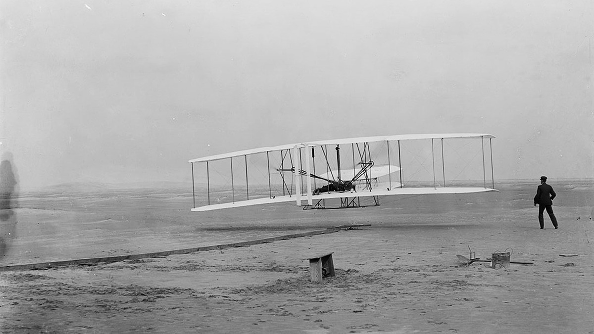 C\'est arrivé aujourd\'hui vol l\'aviation 17 des - décembre Le Wright frères et de premier FIRSTonline 1903, - naissance