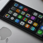 Apple batte le stime, ma le vendite di iPhone calano in Cina: ecco i dati del trimestre