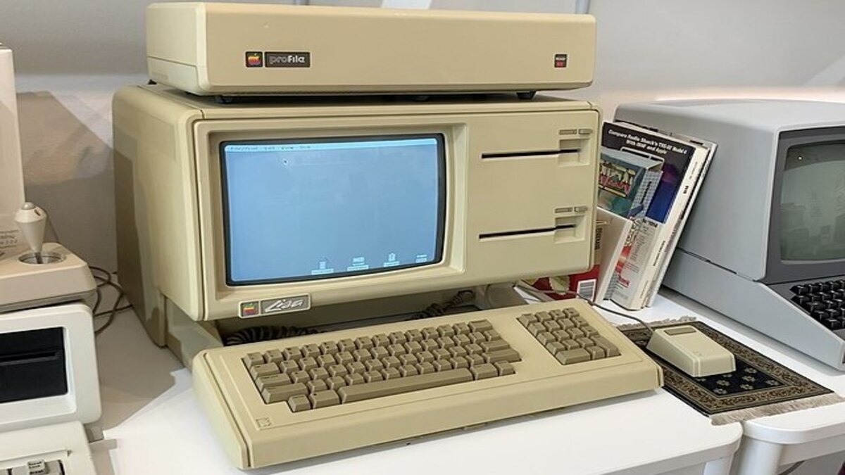 Это произошло сегодня: 19 января 1983 года компания Apple представила Lisa  — первый персональный компьютер с мышью и графическим интерфейсом. Это был  коммерческий провал - FIRSTonline