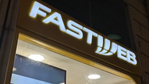 Fastweb lancia le sue offerte luce: canone fisso e energia green