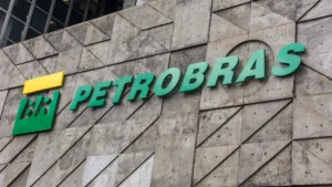 Petrobras, il quarto trimestre affonda l’utile: -70%. Titolo ko in Borsa