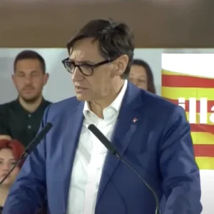 Elezioni Catalogna 2024, i socialisti di Sánchez vincono ma è rebus alleanze: ecco gli scenari possibili