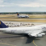 Biglietti aerei più cari, la causa è il clima: Lufthansa annuncia sovrapprezzo per voli dal 2025