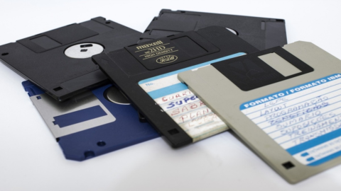 Addio floppy disk, il Giappone dice basta all’archiviazione su dischetti