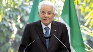 Mosca attacca Mattarella (“Blasfemo”) per il suo accostamento dell’aggressione all’Ucraina al Terzo Reich: Meloni insorge