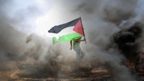 Camera, no a riconoscimento della Palestina ma sì alla soluzione “due popoli, due Stati”