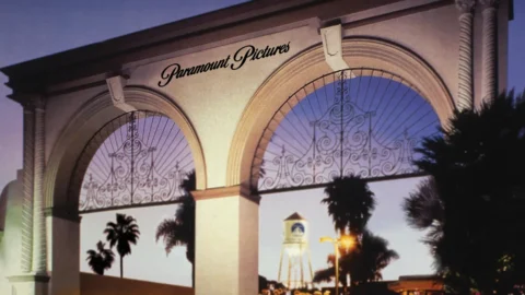 Paramount crolla in Borsa dopo il ritiro di Bronfman: si avvicina la fusione con Skydance Media