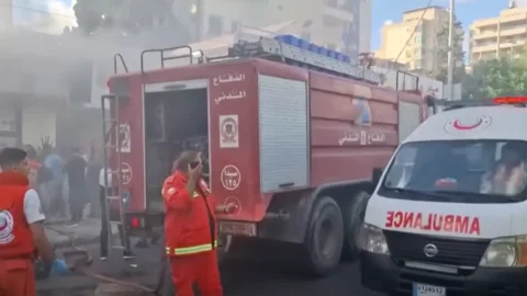 Libano in fiamme, Israele non si ferma e fa una nuova strage ma Biden dice: “La pace è ancora possibile”